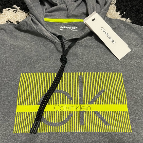 NWT Men’s Size Small Calvin Klein Linear Logo Print Drawstring Hoodie In Gray - Picture 6 of 12